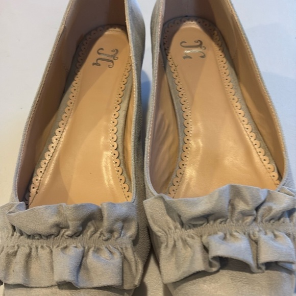 Journee Collection- Sabree suede pointed toe  Gray Ruffle kitten heels. Size 11 - Picture 5 of 12